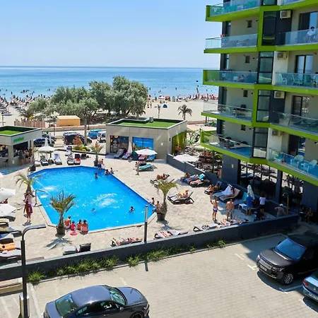 Red4you And Pool * Mamaia